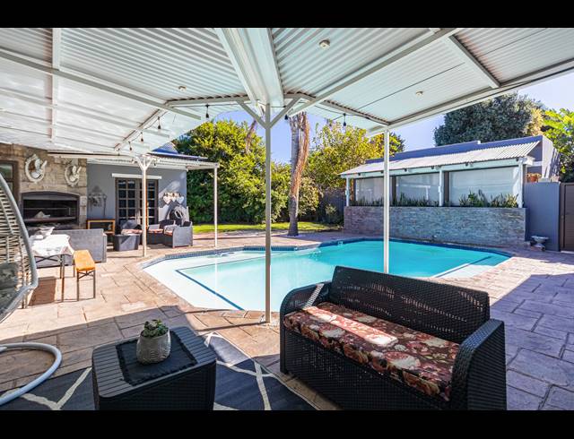 6 BEDROOM FREEHOLD FOR SALE IN FLAMINGO VLEI